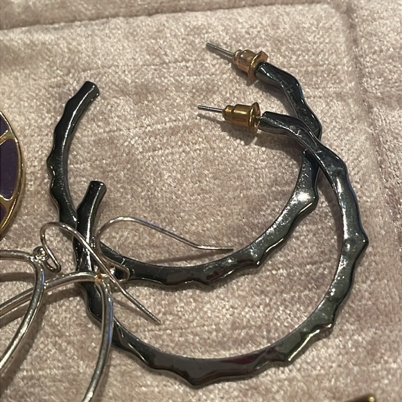 5 Pairs of Earrings Bundle - Picture 4 of 14